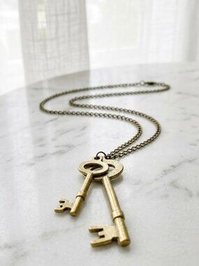 Ladies Key Necklace